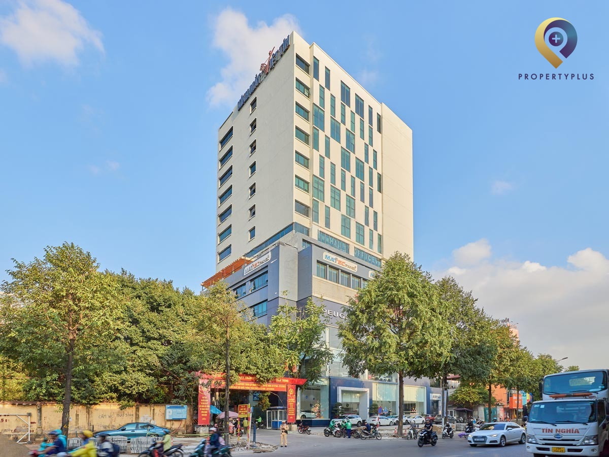 Toàn cảnh mặt ngoài tòa nhà văn phòng ZEN-Tower tại Quận Thanh Xuân, Hà Nội do Property Plus giới thiệu